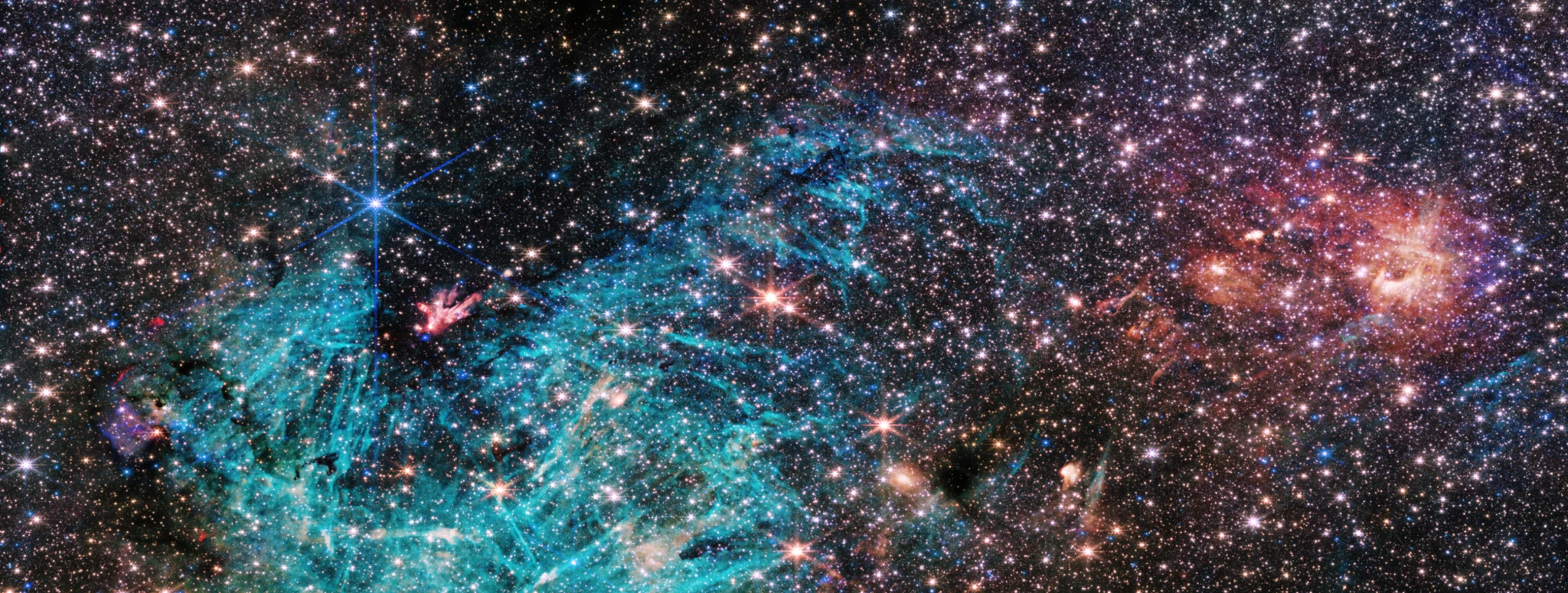 Depois: o centro da Via Láctea visto pelo telescópio James Webb, com nuvens de gás em ciano e em rosa.